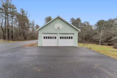 Exterior - 75 Elm St, Upton, MA 01568 photo 3 of 4