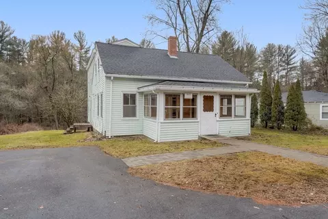 Exterior - 75 Elm St, Upton, MA 01568 photo 2 of 4
