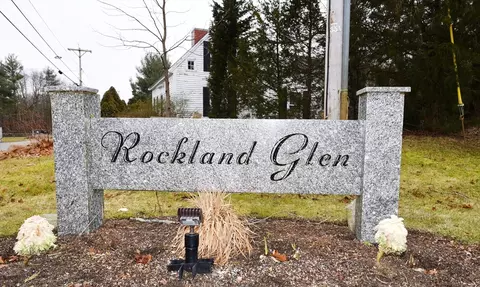 20 Midfield Dr #20, Rockland, MA 02370