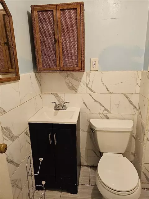 Bath - 46 Pitman St, Fall River, MA 02723 photo 2 of 4