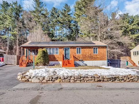 192 Freda Ln, Lowell, MA 01854