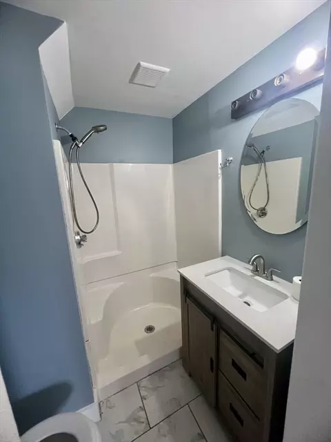 Bath - 24 Proctor St, Worcester, MA 01606 photo 2 of 3