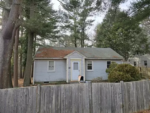 271 Sycamore St, Holbrook, MA 02343