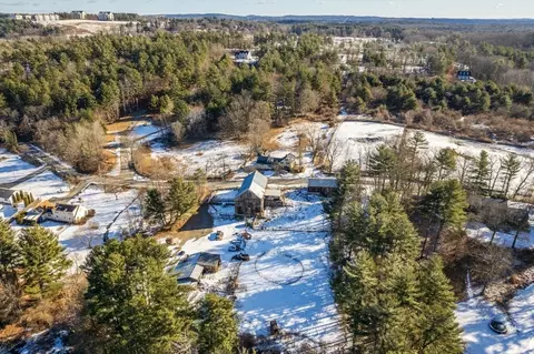 470 High St, Dunstable, MA 01827