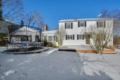 Exterior - 10 Crowningshield Rd, Worcester, MA 01604 photo 4 of 4