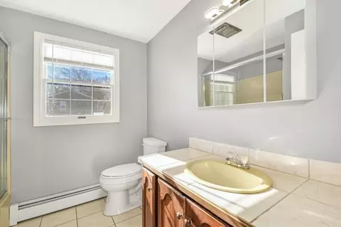 Bath - 10 Crowningshield Rd, Worcester, MA 01604 photo 3 of 3