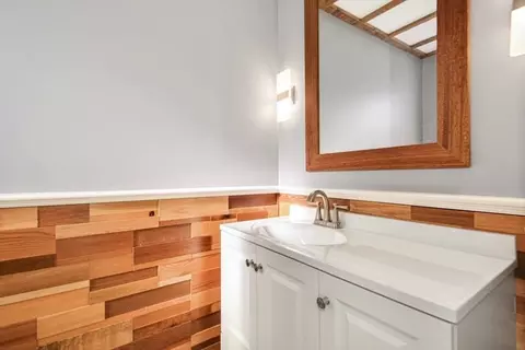 Bath - 10 Crowningshield Rd, Worcester, MA 01604 photo 1 of 3