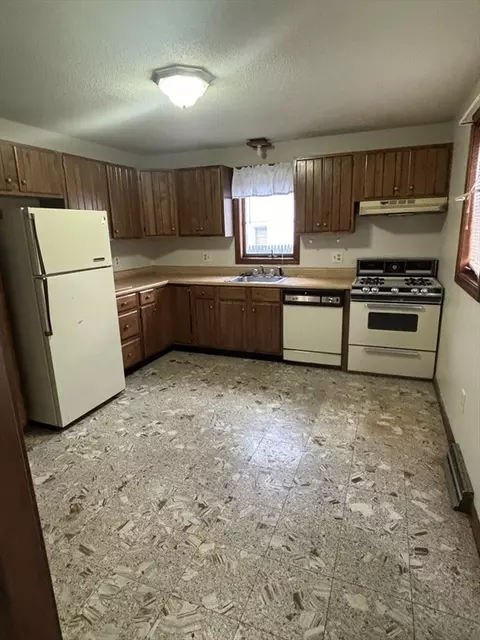 Kitchen - 73-75 Glenham St, Springfield, MA 01104 photo 1 of 2