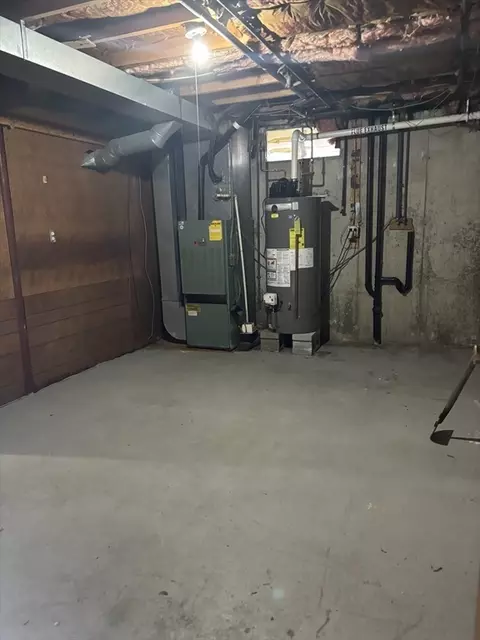 Exterior - 73-75 Glenham St, Springfield, MA 01104 photo 5 of 6