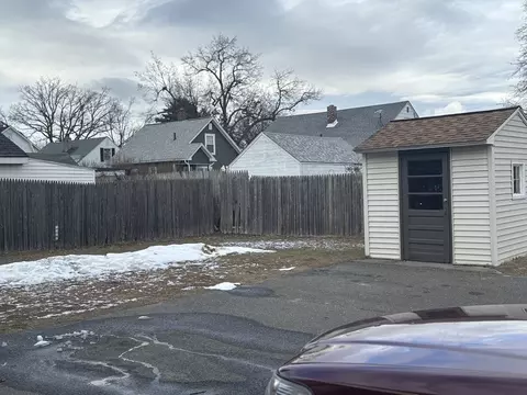 Exterior - 73-75 Glenham St, Springfield, MA 01104 photo 4 of 6