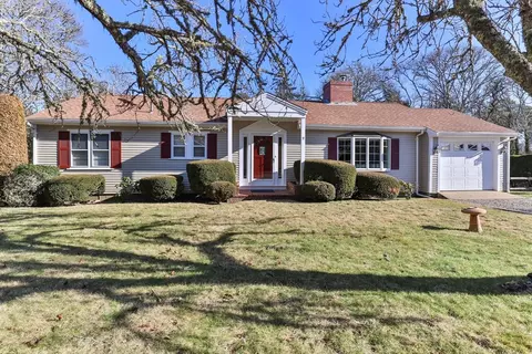 8 Uncle Zlotis Rd, Chatham, MA 02633