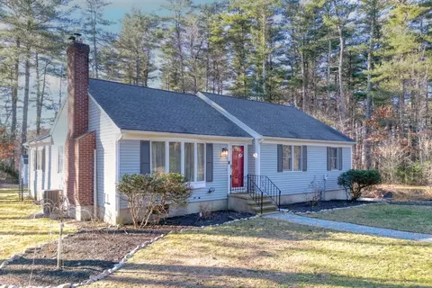 326 Hanover St, Hanover, MA 02339