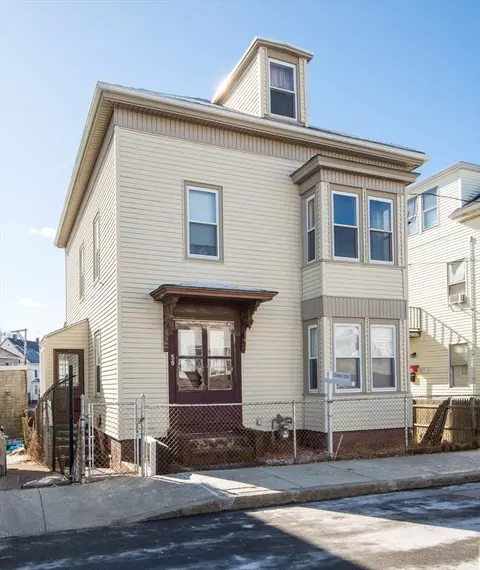 56 Warner St, Gloucester, MA 01930