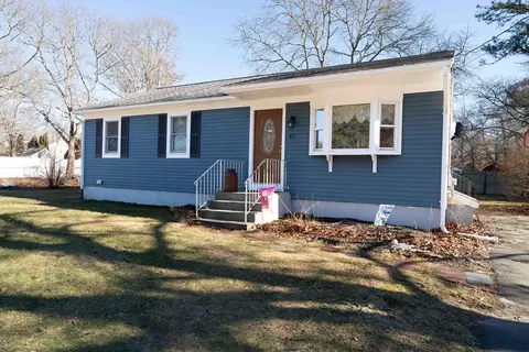43 Leisure Ln, Wareham, MA 02538