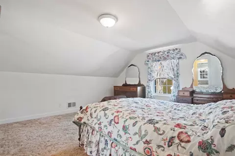 Bedroom - 31 Sunset Dr, Beverly, MA 01915 photo 2 of 2