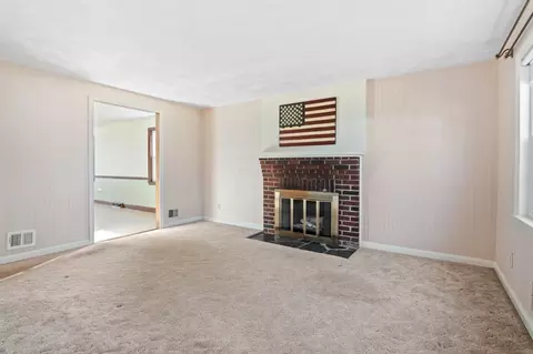 Living - 31 Sunset Dr, Beverly, MA 01915 photo 2 of 2