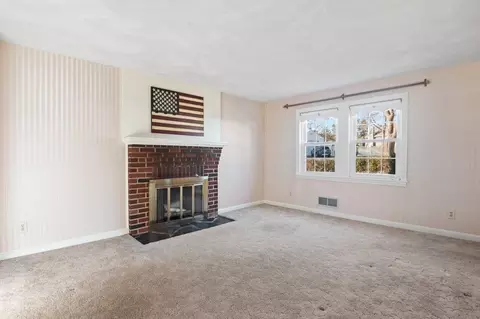 Living - 31 Sunset Dr, Beverly, MA 01915 photo 1 of 2