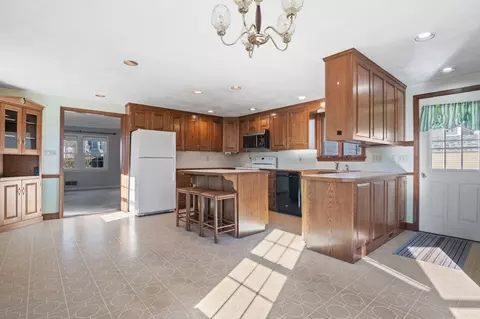 Kitchen - 31 Sunset Dr, Beverly, MA 01915 photo 2 of 3