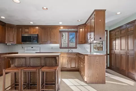 Kitchen - 31 Sunset Dr, Beverly, MA 01915 photo 3 of 3