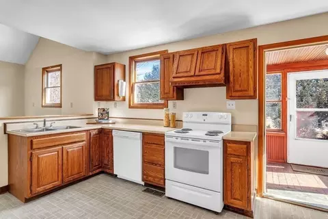 Kitchen - 87 Main St, Williamsburg, MA 01096 photo 2 of 4