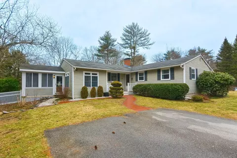 32 Riverside Dr, Hanover, MA 02339