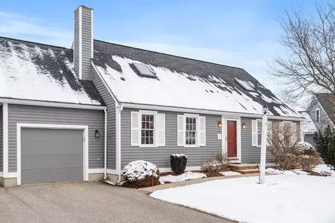 52 Whittier Meadows Dr #52, Amesbury, MA 01913