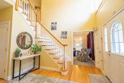 Entry Way - 160 River Rd W, Berlin, MA 01503 photo 2 of 3