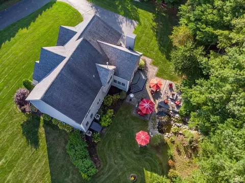 Exterior - 160 River Rd W, Berlin, MA 01503 photo 2 of 11