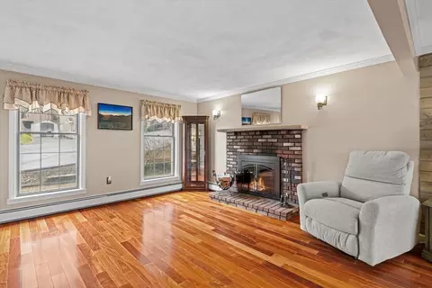 Living - 17 Dibble Rd, Lynn, MA 01904 photo 2 of 6