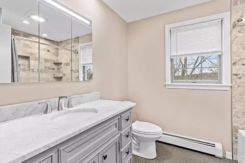 Bath - 17 Dibble Rd, Lynn, MA 01904 photo 4 of 6