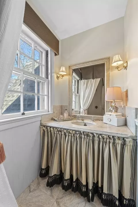 Bath - 11 Gregory St, Marblehead, MA 01945 photo 3 of 7