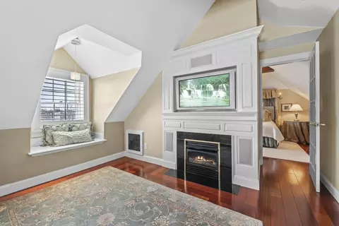 Living - 11 Gregory St, Marblehead, MA 01945 photo 6 of 6