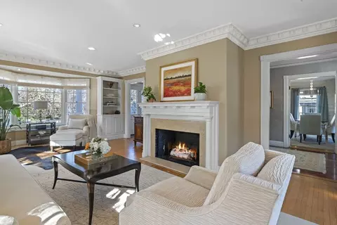 Living - 11 Gregory St, Marblehead, MA 01945 photo 1 of 6