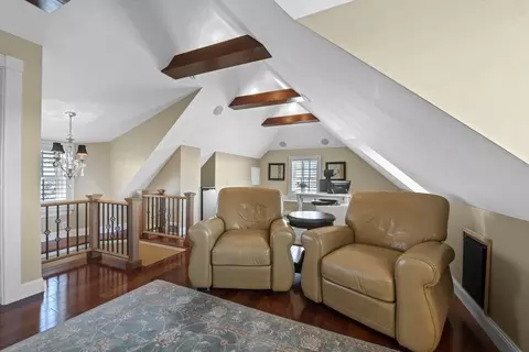 Living - 11 Gregory St, Marblehead, MA 01945 photo 5 of 6