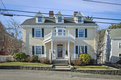 Exterior - 11 Gregory St, Marblehead, MA 01945 photo 2 of 12
