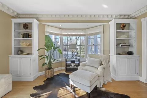 Living - 11 Gregory St, Marblehead, MA 01945 photo 3 of 6
