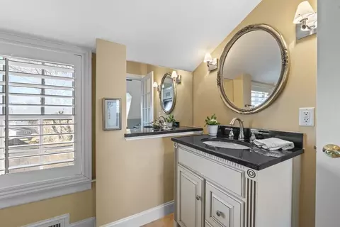 Bath - 11 Gregory St, Marblehead, MA 01945 photo 6 of 7