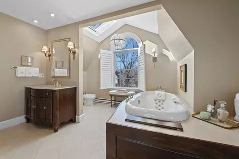 Bath - 11 Gregory St, Marblehead, MA 01945 photo 5 of 7