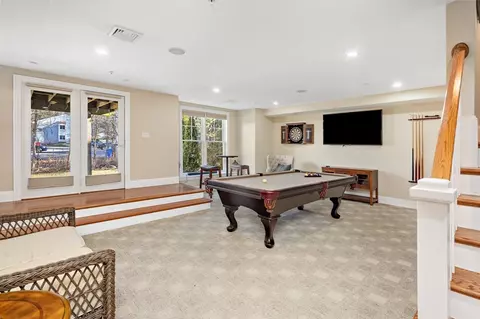 Living - 2 Backriver Rd #2, Hingham, MA 02043 photo 6 of 8