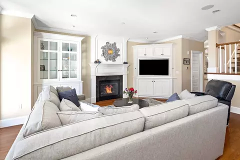 Living - 2 Backriver Rd #2, Hingham, MA 02043 photo 3 of 8