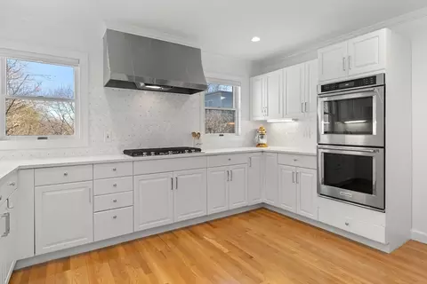 21 Pine St #7, Manchester, MA 01944