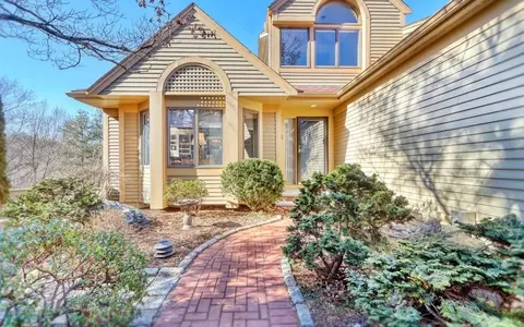 7 Wainwright Rd #5, Winchester, MA 01890