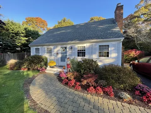 10 Morris St, Falmouth, MA 02536