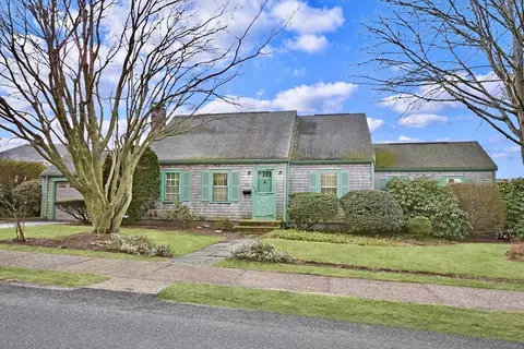 632 Elm St, Dartmouth, MA 02748