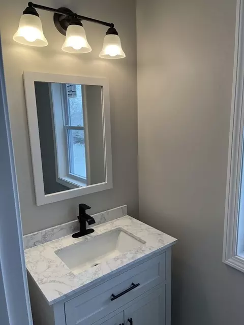 Bath - 18 Crane St, Springfield, MA 01104 photo 1 of 4