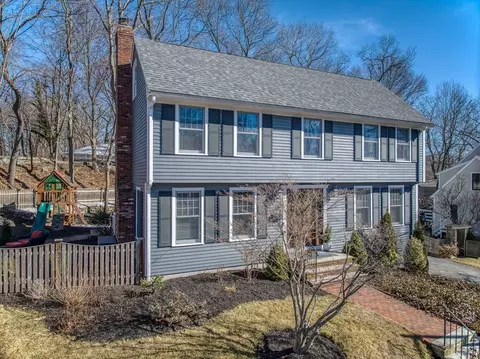 36 James St, Beverly, MA 01915