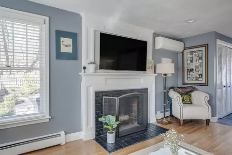 Living - 36 James St, Beverly, MA 01915 photo 4 of 6