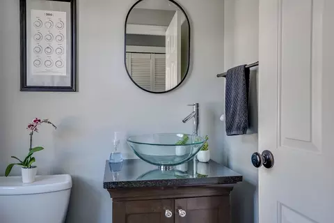 Bath - 36 James St, Beverly, MA 01915 photo 1 of 3