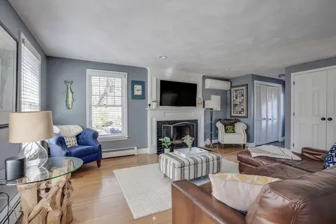 Living - 36 James St, Beverly, MA 01915 photo 5 of 6