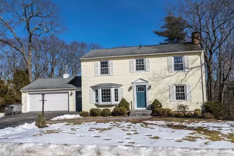 104 Bickford Hill Rd, Gardner, MA 01440